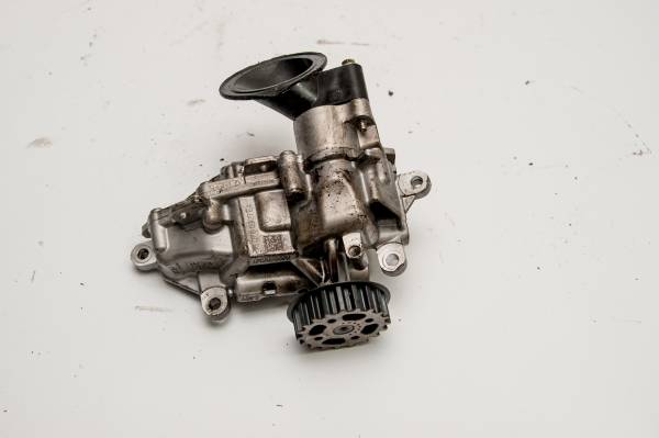 FORD TRANSİT 300 L-M-S-SF ÇIKMA PARÇA  YAĞ POMPASI